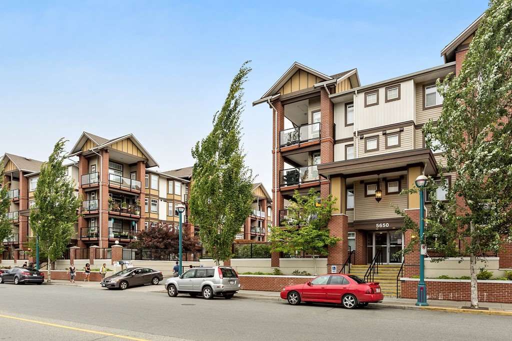 Main Photo: 222 5650 201A Street in Langley: Langley City Condo for sale in "Paddington Station" : MLS®# R2328368