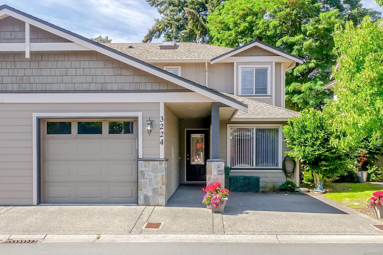 Main Photo: 3224 Ernhill Pl in Langford: La Walfred Row/Townhouse for sale : MLS®# 885775