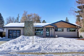 Photo 1: 6439 Laurentian Way SW in Calgary: North Glenmore Park Detached for sale : MLS®# A1071961