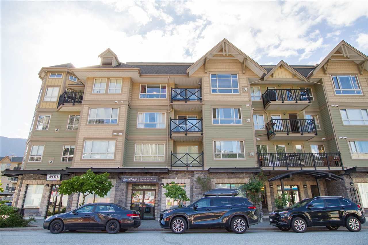Main Photo: 313 38003 SECOND Avenue in Squamish: Downtown SQ Condo for sale in "Squamish Pointe" : MLS®# R2585302