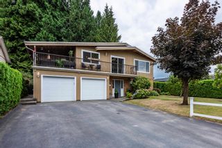 Photo 1: 19512 120 Avenue in Pitt Meadows: Central Meadows House for sale : MLS®# R2611017