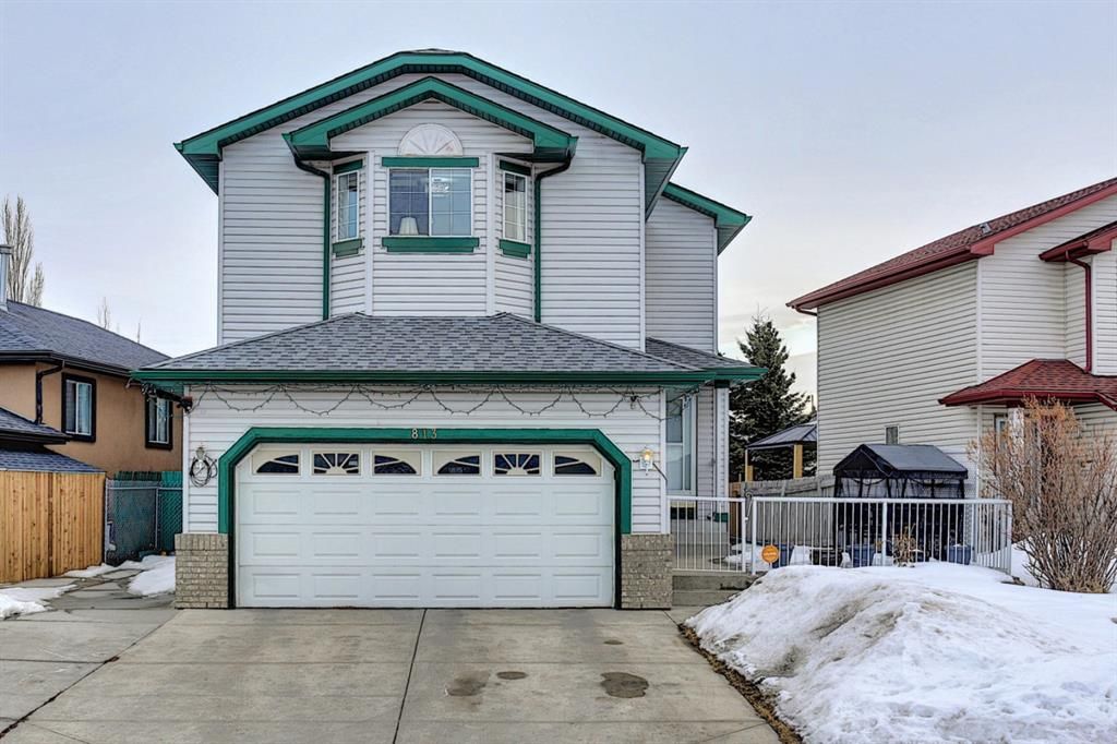 Main Photo: 813 Applewood Drive SE in Calgary: Applewood Park Detached for sale : MLS®# A1076322