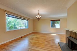 Photo 3: 2501 Wootton Cres in Oak Bay: OB Henderson House for sale : MLS®# 882691