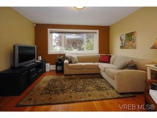 Photo 3: 1044 Redfern St in VICTORIA: Vi Fairfield East House for sale (Victoria)  : MLS®# 518219