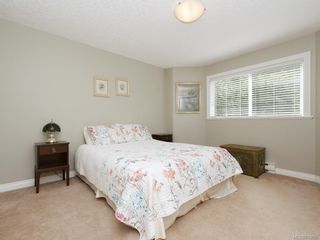 Photo 18: 760 E VIADUCT Ave in Saanich: SW Royal Oak House for sale (Saanich West)  : MLS®# 813695
