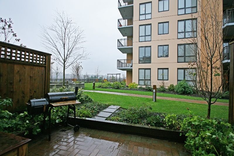 Photo 13: Photos: 402 WESTVIEW Street in Coquitlam: Coquitlam West Townhouse for sale in "ENCORE" : MLS®# V800235