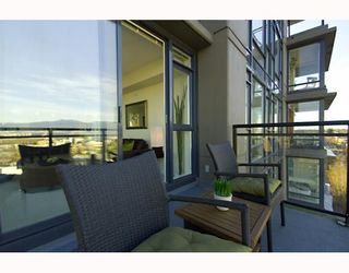Photo 3: 906 1650 W 7TH Avenue in Vancouver: Fairview VW Condo for sale in "VIRTU" (Vancouver West)  : MLS®# V748830