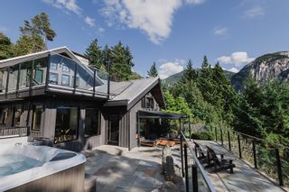 Main Photo: 38295 VIEW Place in Squamish: Hospital Hill House for sale : MLS®# R2761065