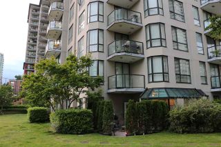 Photo 1: 201 838 AGNES STREET in New Westminster: Downtown NW Condo for sale : MLS®# R2179080