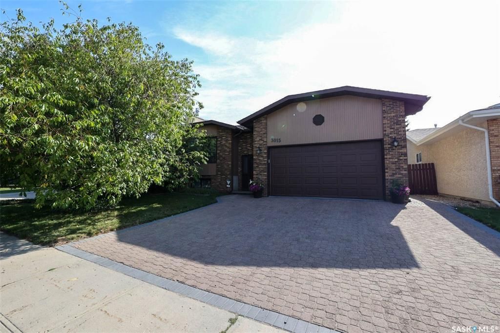 Main Photo: 3015 Donison Drive in Regina: Gardiner Heights Residential for sale : MLS®# SK945805