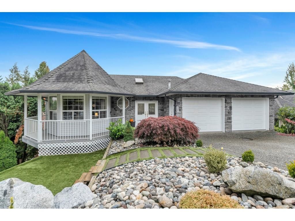 Main Photo: 34232 FRASER Street in Abbotsford: Central Abbotsford House for sale : MLS®# R2626353