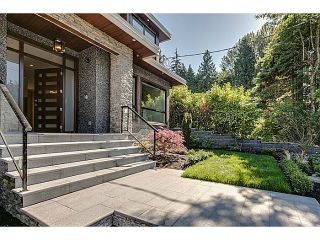 Photo 2: 574 SILVERDALE Place in North Vancouver: Upper Delbrook House for sale in "UPPER DELBROOK" : MLS®# V1104305