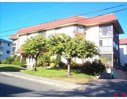 Main Photo: 106 1458 BLACKWOOD ST: White Rock Condo for sale in "Champlain Manor" (South Surrey White Rock)  : MLS®# F2507532