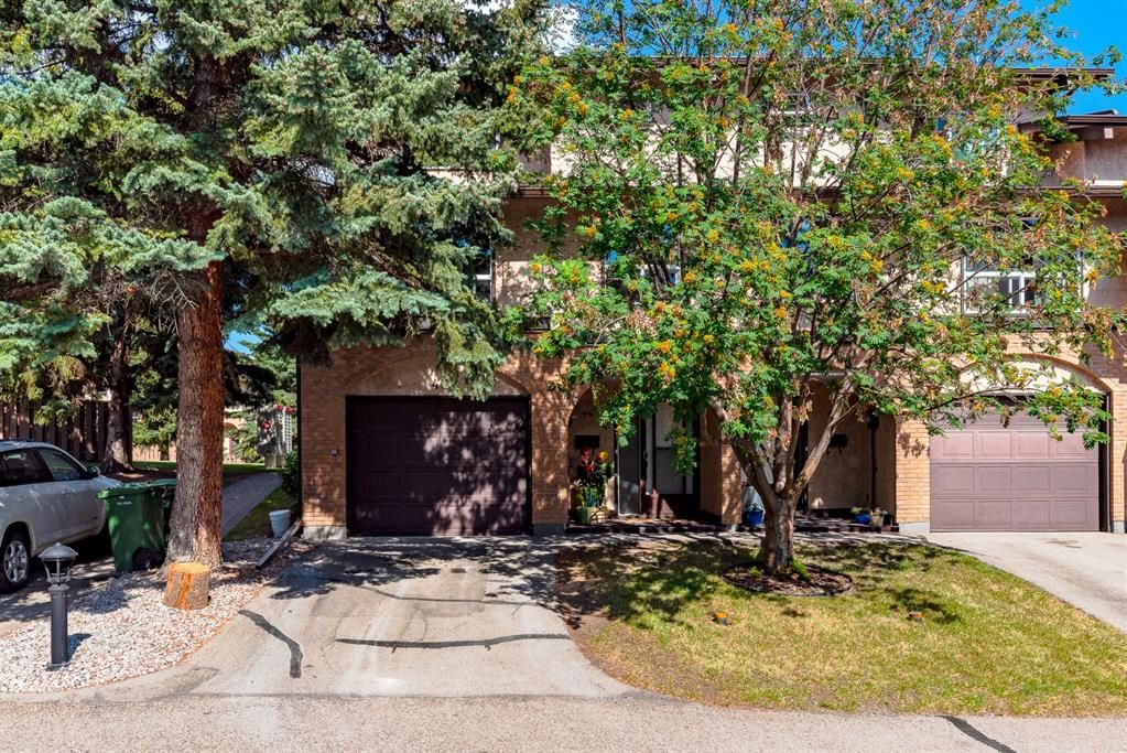 Main Photo: 46 1011 Canterbury Drive SW in Calgary: Canyon Meadows Row/Townhouse for sale : MLS®# A1245617