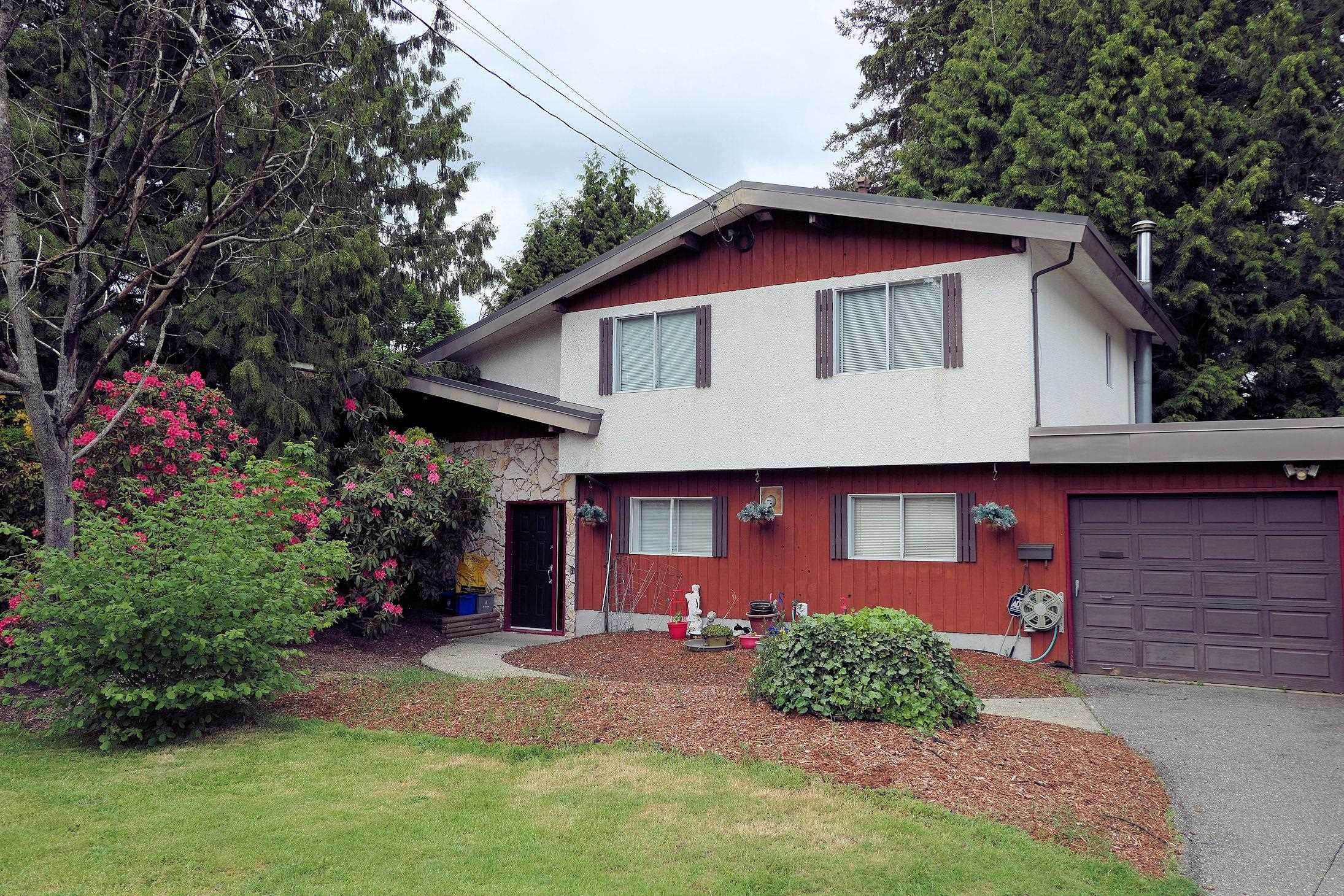 Main Photo: 19913 43A Avenue in Langley: Brookswood Langley House for sale : MLS®# R2693310