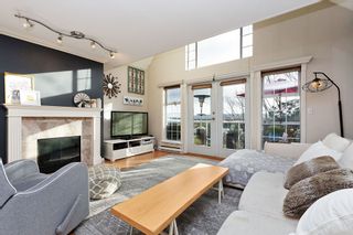 Photo 3: 208 25 RICHMOND Street in New Westminster: Fraserview NW Condo for sale in "FRASERVIEW" : MLS®# R2423119