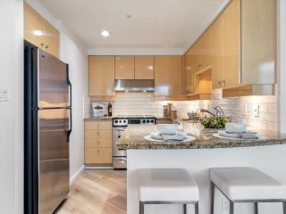 Photo 4: 2803 1009 EXPO Boulevard in Vancouver: Yaletown Condo for sale in "Landmark 33" (Vancouver West)  : MLS®# R2754085