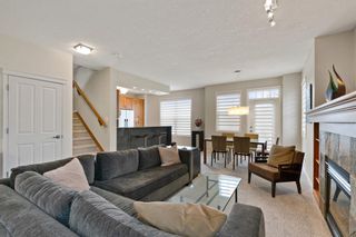 Photo 1: 37 Discovery Heights SW in Calgary: Discovery Ridge Row/Townhouse for sale : MLS®# A2024647