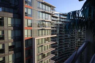 Photo 3: 1402 1708 COLUMBIA Street in Vancouver: False Creek Condo for sale (Vancouver West)  : MLS®# R2784529