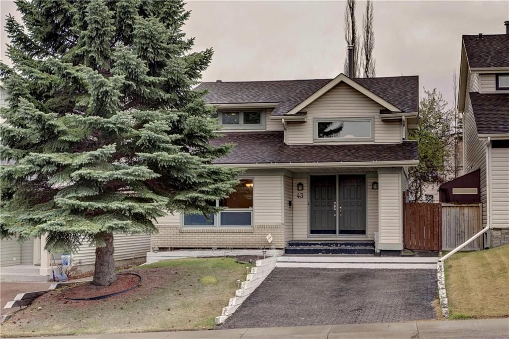 Main Photo: 43 STRATHEARN Crescent SW in Calgary: Strathcona Park Detached for sale : MLS®# C4183952