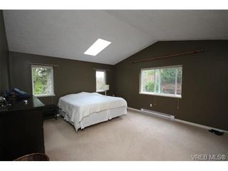 Photo 9: 210 Stoneridge Pl in VICTORIA: VR Hospital House for sale (View Royal)  : MLS®# 718015