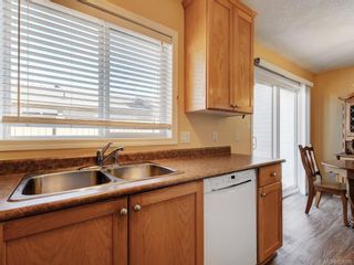 Photo 9: 10 7570 Tetayut Rd in Central Saanich: CS Hawthorne Manufactured Home for sale : MLS®# 921038