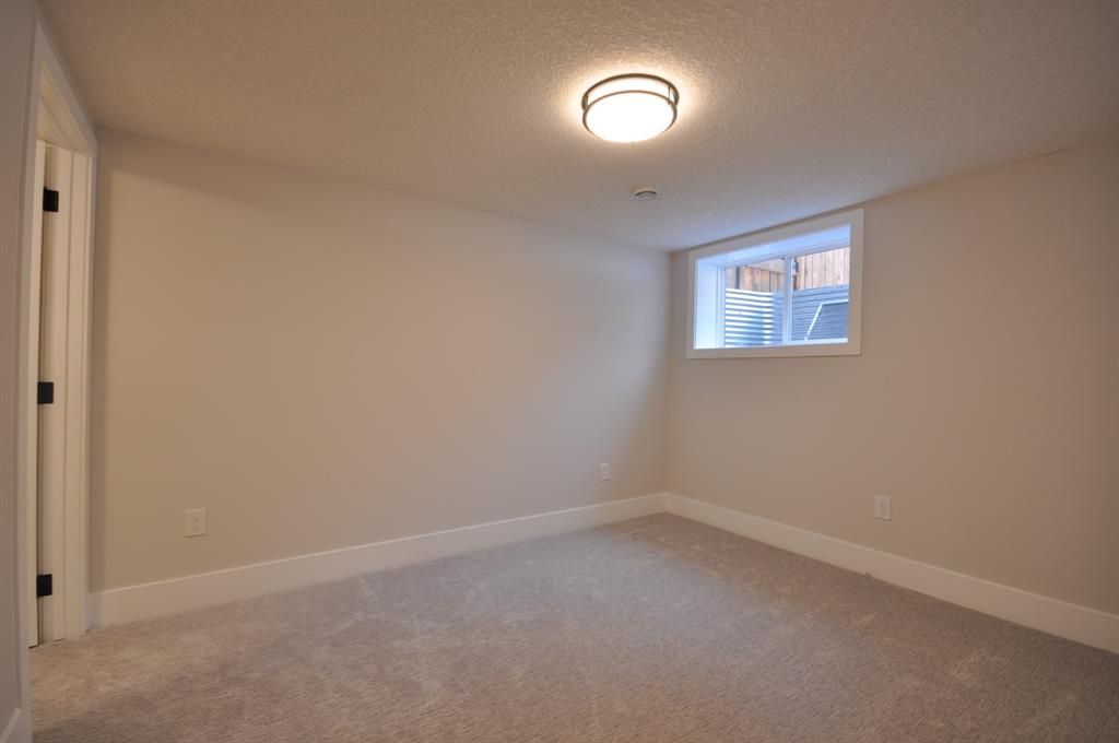 Photo 38: Photos: 28 Kelvin Place SW in Calgary: Kingsland Detached for sale : MLS®# A1193049