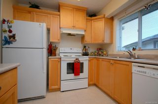 Photo 3: 31 300 Six Mile Rd in View Royal: VR Six Mile Row/Townhouse for sale : MLS®# 719798