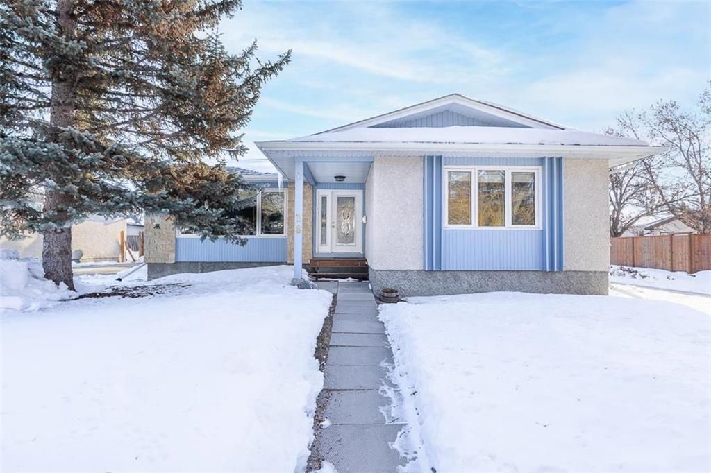 Main Photo: 14 Whitetail Drive in Winnipeg: Charleswood Residential for sale (1G)  : MLS®# 202304507