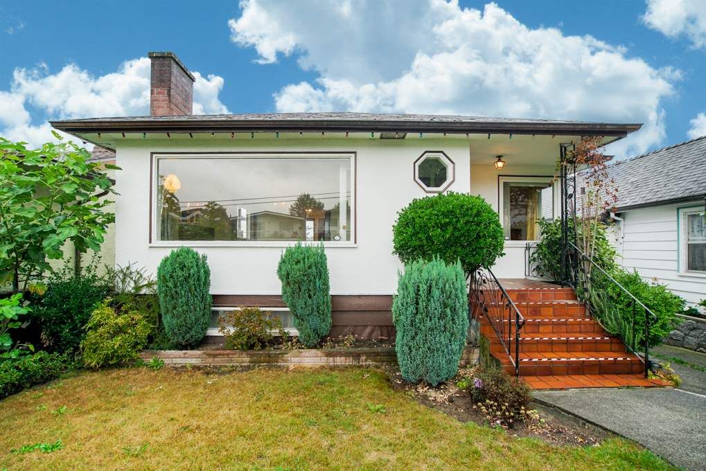 Main Photo: 1132 NOOTKA Street in Vancouver: Renfrew VE House for sale (Vancouver East)  : MLS®# R2304643