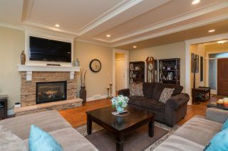 Photo 2: 35832 TREETOP Drive in Abbotsford: Abbotsford East House for sale in "Highlands" : MLS®# R2236757
