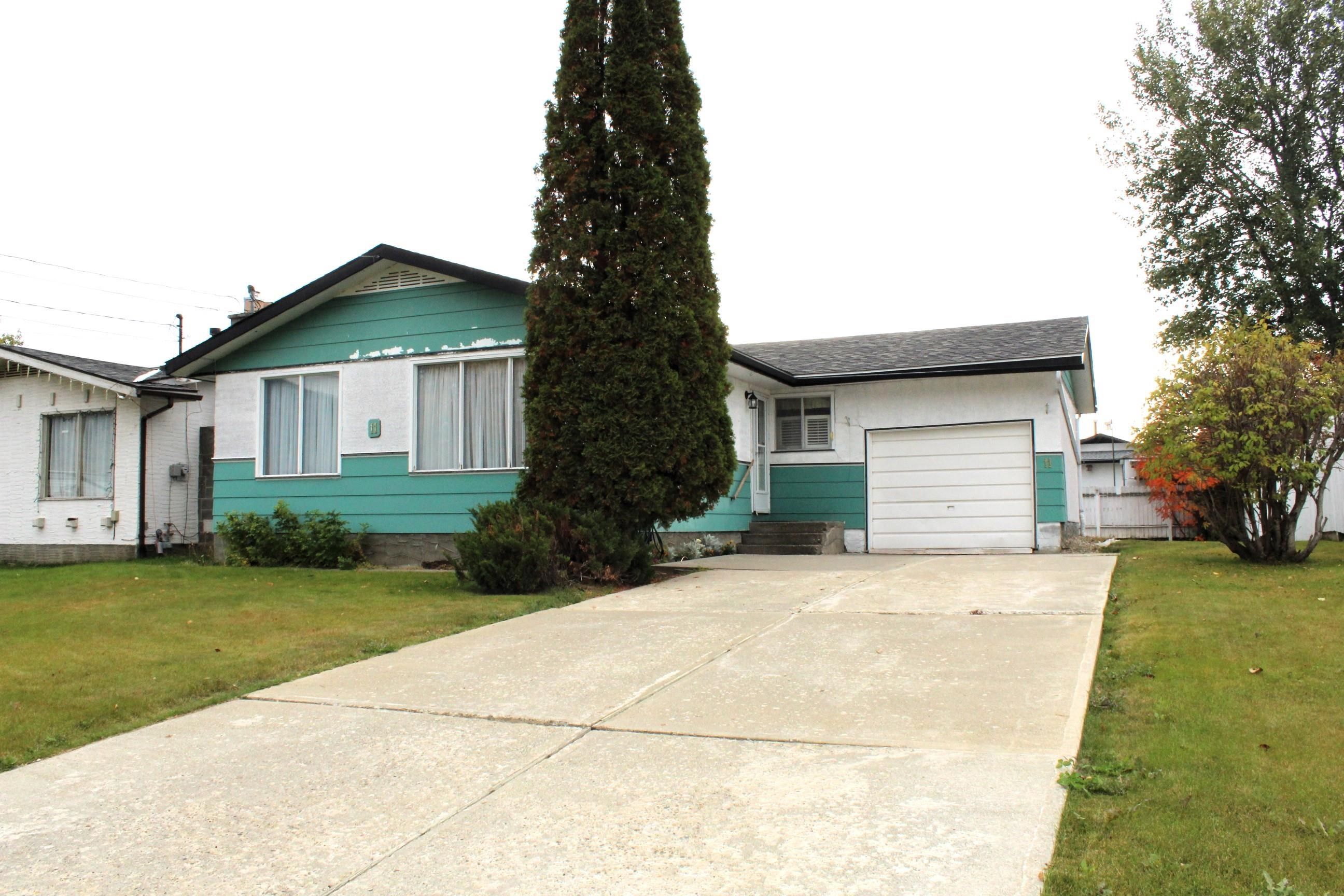 Main Photo: 11 GRAYLING Crescent in Mackenzie: Mackenzie -Town House for sale : MLS®# R2818641