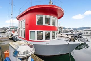 Main Photo: B17 1525 COAL HARBOUR QUAY in Vancouver: Coal Harbour House for sale in "Coal Harbour Marina" (Vancouver West)  : MLS®# R2863009