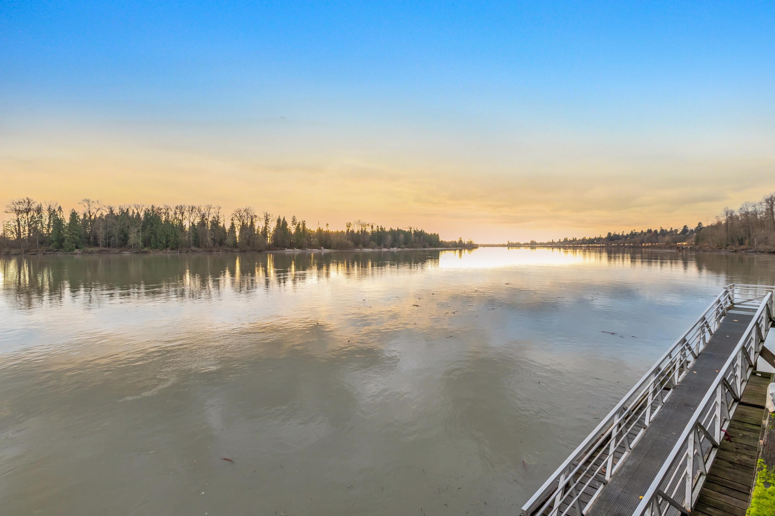 Stunning 180 degree view of the Fraser River