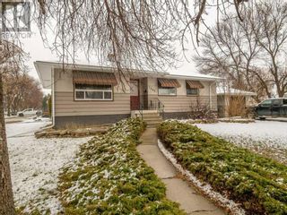 Photo 2: 1205 15 Street S in Lethbridge: House for sale : MLS®# A2120651