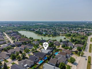 Photo 5: 37 Beaudry Bay in Winnipeg: Royalwood Residential for sale (2J)  : MLS®# 202316109