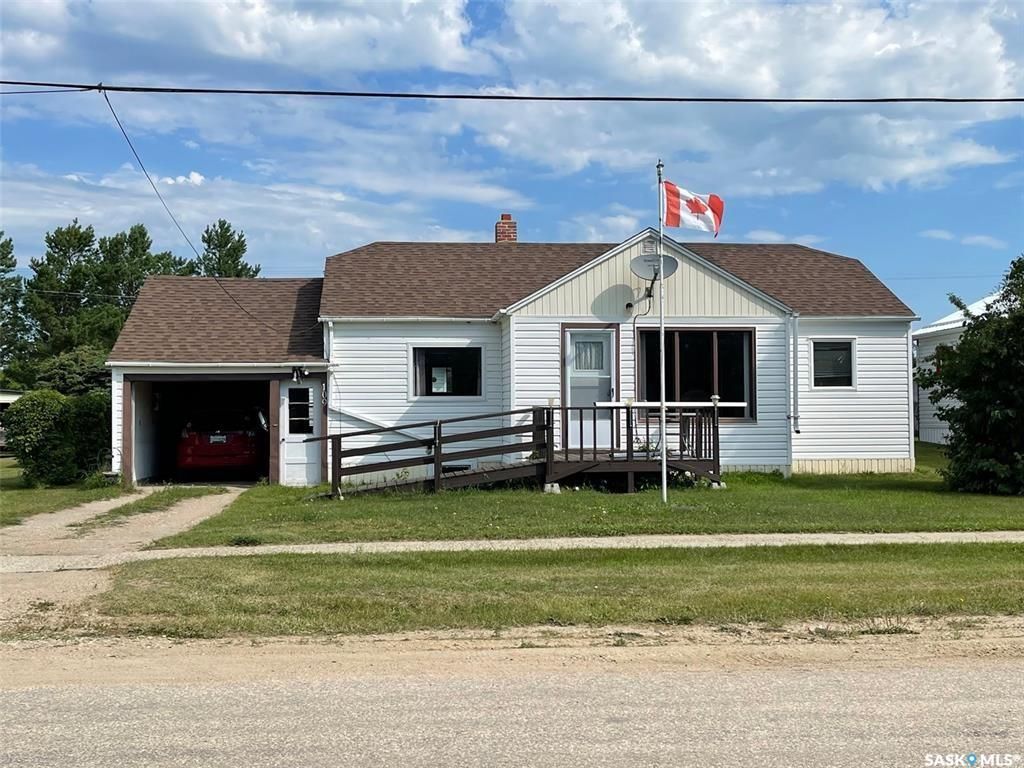 Main Photo: 109 Memorial Drive in Shell Lake: Residential for sale : MLS®# SK907496