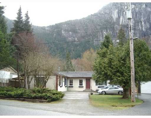 Main Photo: 38028 in Squamish: House for sale : MLS®# V699069