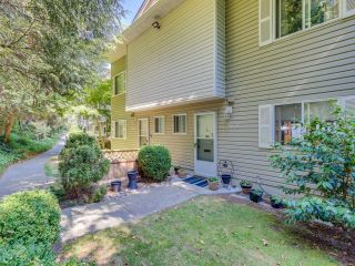 Photo 2: 2068 SPRINGER Avenue in Burnaby: Brentwood Park Townhouse for sale in "SPRINGDALE MANOR" (Burnaby North)  : MLS®# R2720918