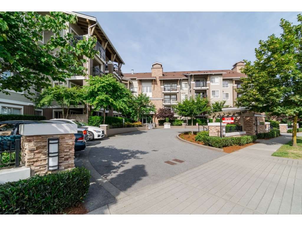 Main Photo: 304 8915 202ND Street in Langley: Walnut Grove Condo for sale in "Hawthorne" : MLS®# R2420017