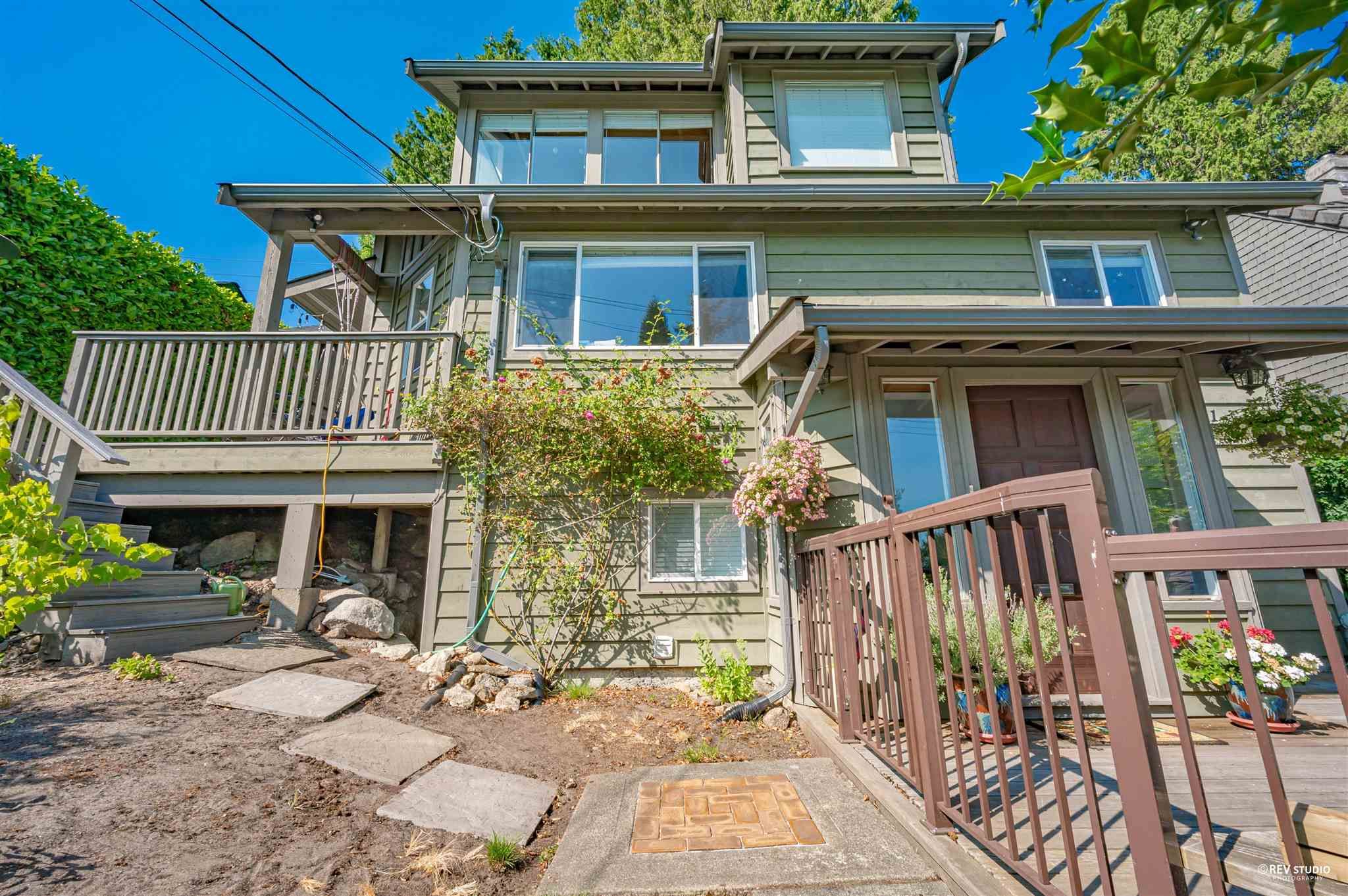 Main Photo: 3341 MARINE Drive in West Vancouver: West Bay House for sale : MLS®# R2630886