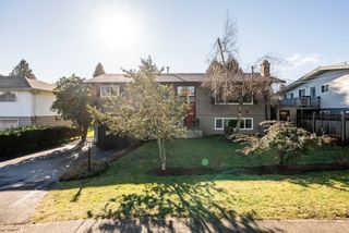 Main Photo: 15666 RUSSELL Avenue: White Rock House for sale (South Surrey White Rock)  : MLS®# R2648228