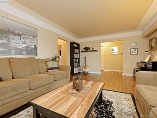Photo 2: 1720 Taylor St in VICTORIA: SE Camosun House for sale (Saanich East)  : MLS®# 774725