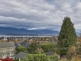 Photo 3: 3949 W 13TH Avenue in Vancouver: Point Grey House for sale (Vancouver West)  : MLS®# R2119677
