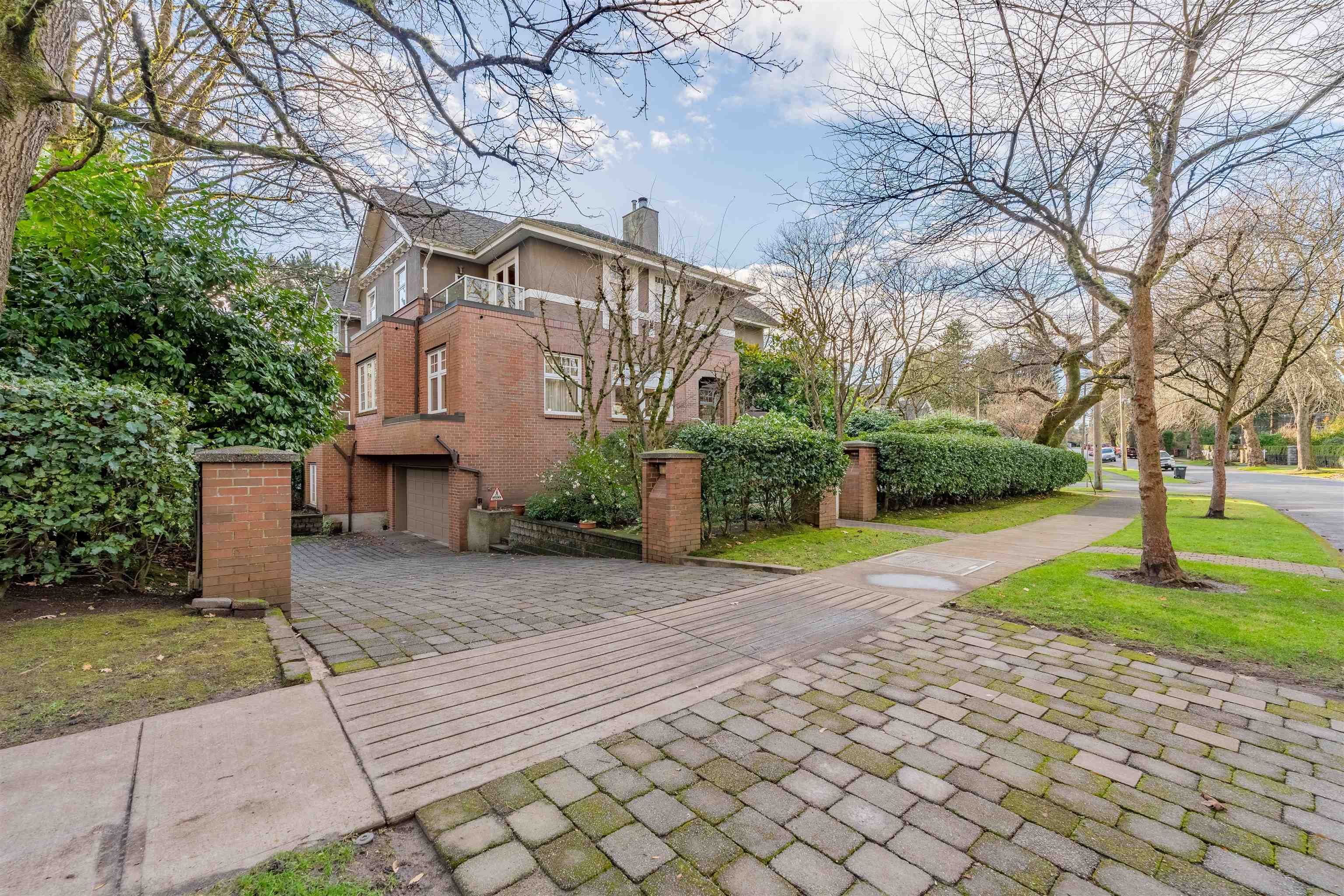 Main Photo: 1398 MATTHEWS Avenue in Vancouver: Shaughnessy Townhouse for sale (Vancouver West)  : MLS®# R2772161