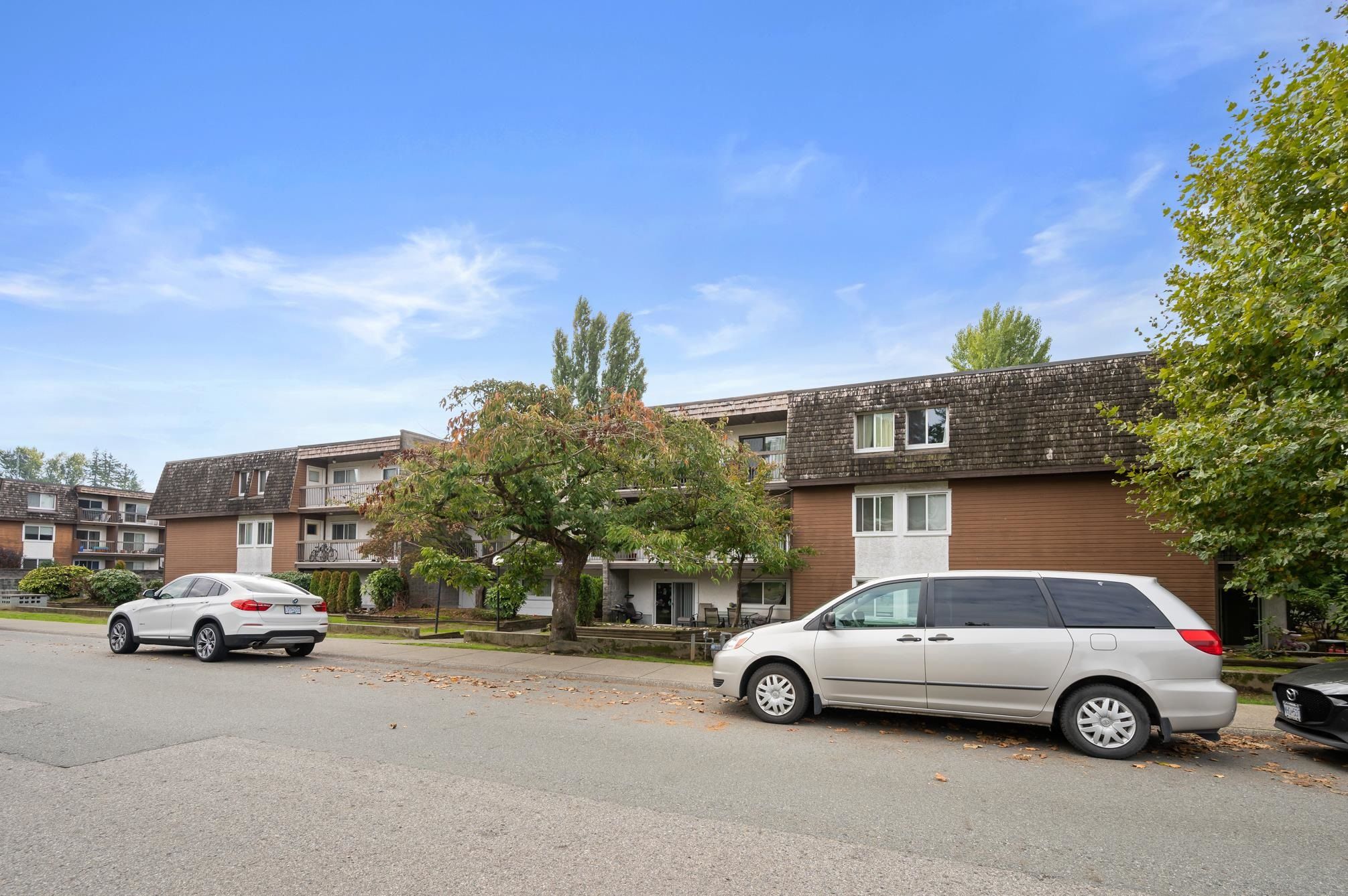 Main Photo: 313 33850 FERN Street in Abbotsford: Central Abbotsford Condo for sale in "Fernwood Manor" : MLS®# R2624681