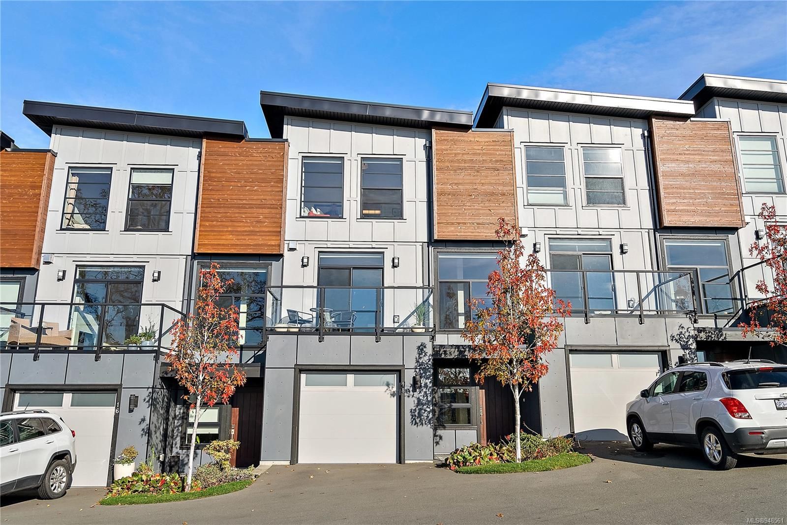 Main Photo: 18 Avanti Pl in View Royal: VR Hospital Row/Townhouse for sale : MLS®# 948561