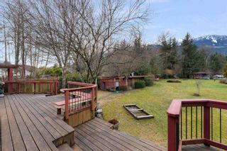 Photo 3: 41545 GOVERNMENT Road in Squamish: Brackendale House for sale : MLS®# R2776181