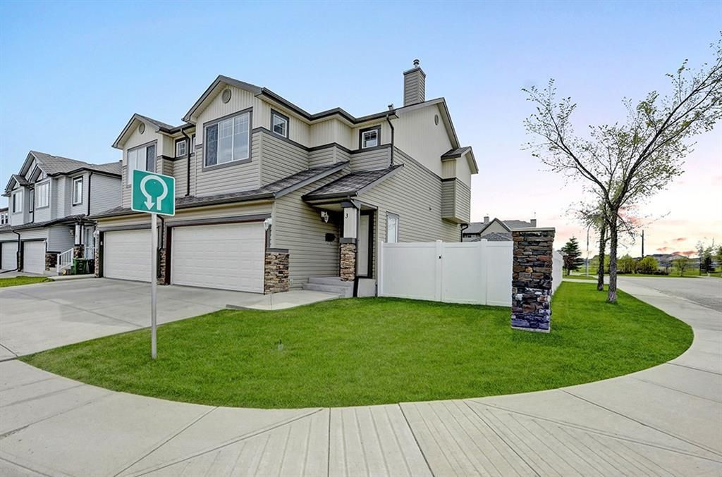 Main Photo: 3 EVERRIDGE Villa SW in Calgary: Evergreen Semi Detached for sale : MLS®# C4297700