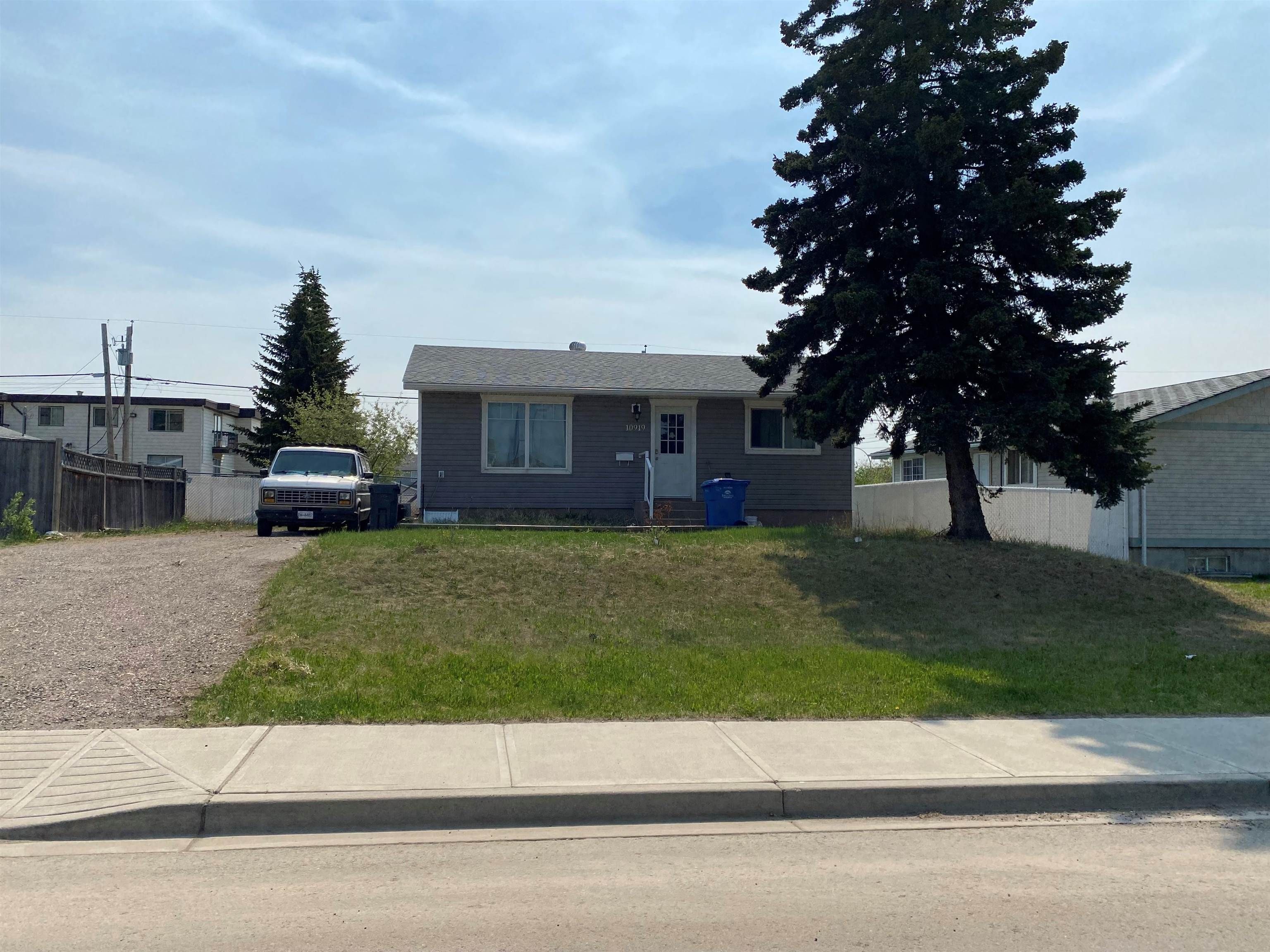 Main Photo: 10919 102 Avenue in Fort St. John: Fort St. John - City NW House for sale : MLS®# R2767468